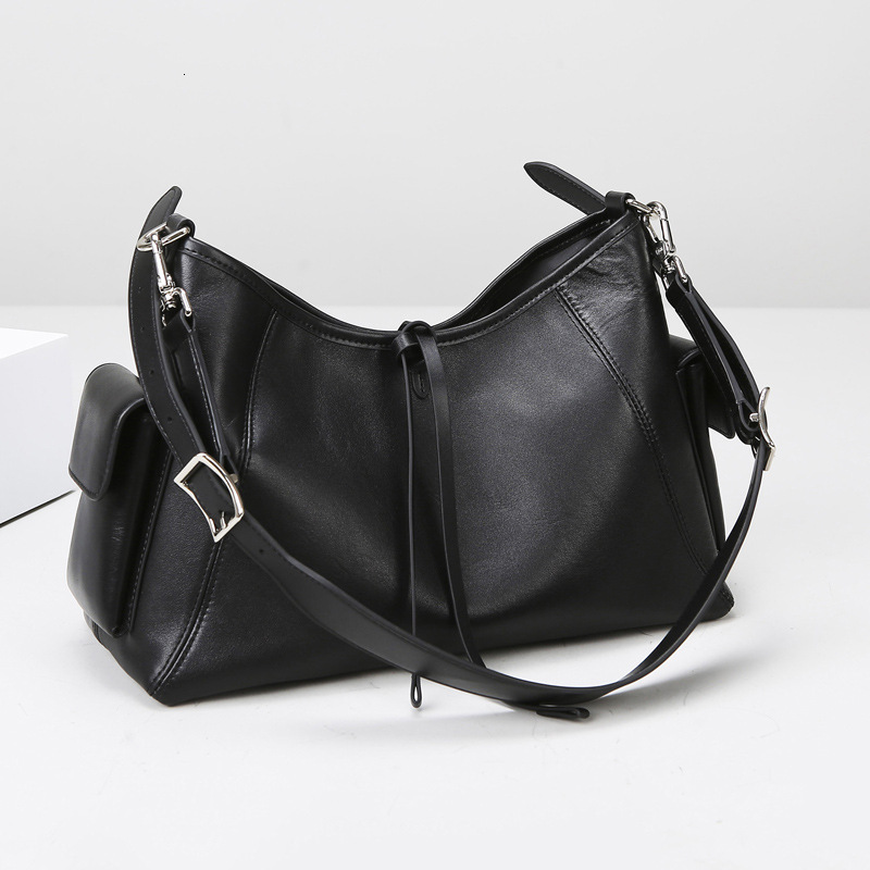New Single High-End Black Warrior Tote Simple Large Capacity for Women Versatile Commuter Shoulder Bag