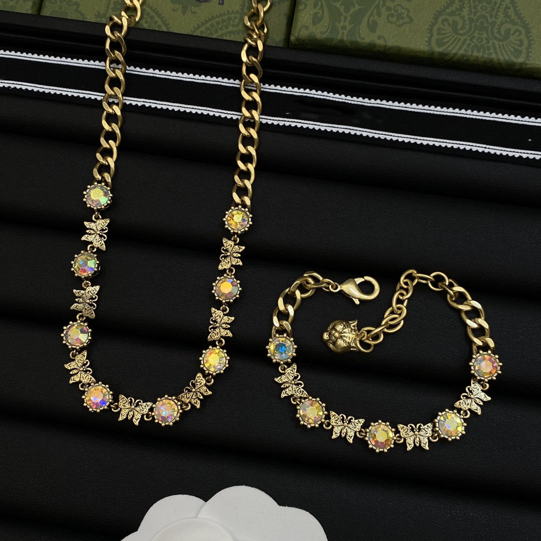 Fashion Necklaces Gold Pendant Letter Necklace Pendant Silver Necklace Design Pendant Necklace for Men and Women Chain Fashion Necklaces Jewelry Supply