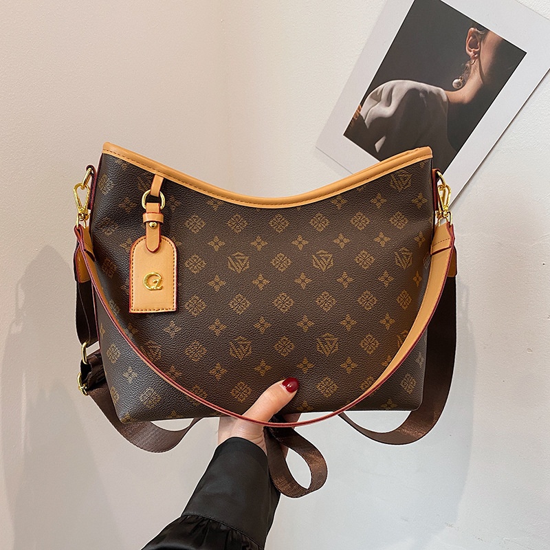 Free Shipping 2025 Designer Women's Luxury New Armband Wide Shoulder Strap Shoulder Bag Diagonal Cross Bag brown