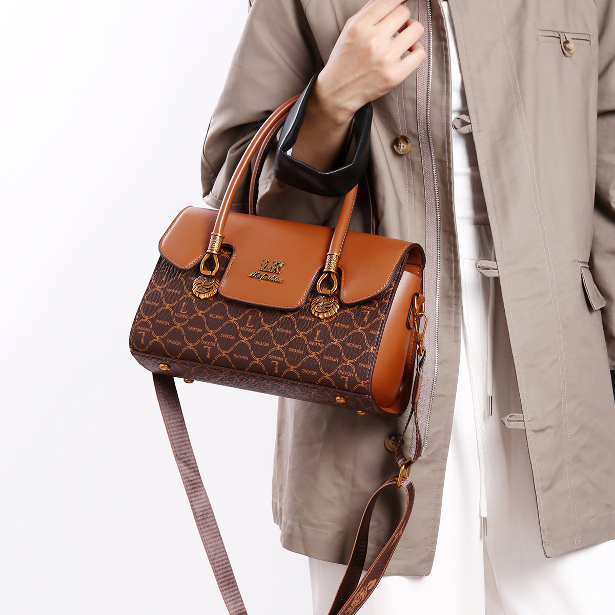 Luxury Wallet Free Shipping 2025 New Designer Bag Retro Fashion Multi Functional Lightweight Handbag Printed Shoulder Width Women's Shoulder Bag
