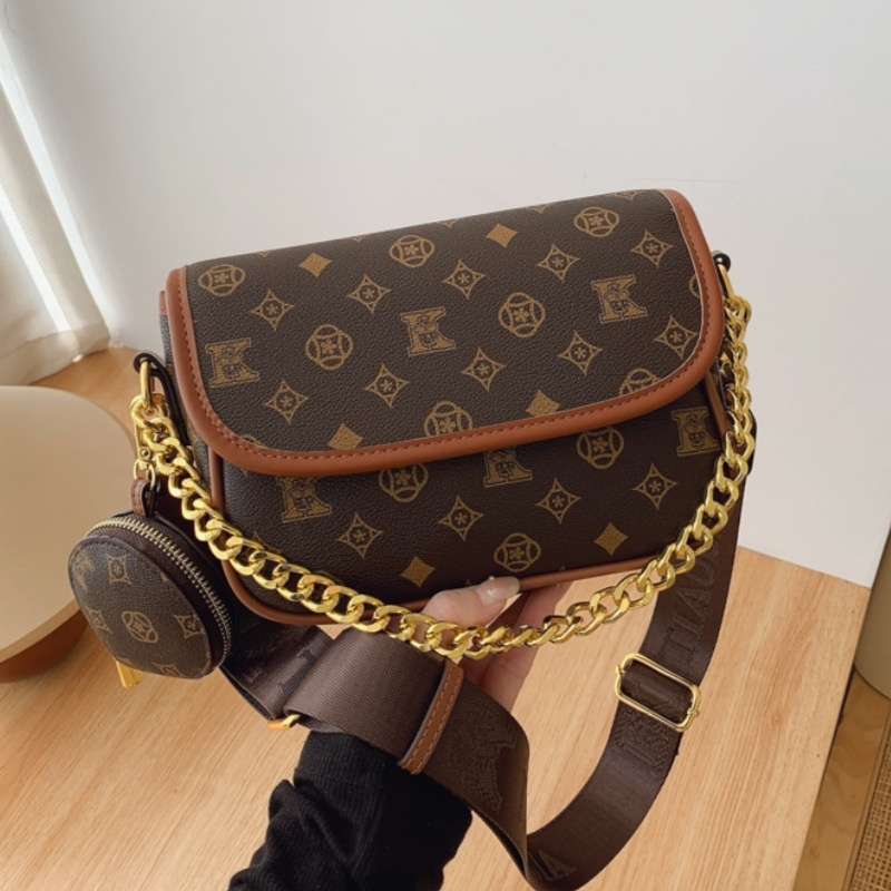 Free Shipping 2025 Designer Women's Luxury Fashion Saddle Bag, Single Shoulder Chain, Color Contrasting Diagonal Cross Bag brown khaki