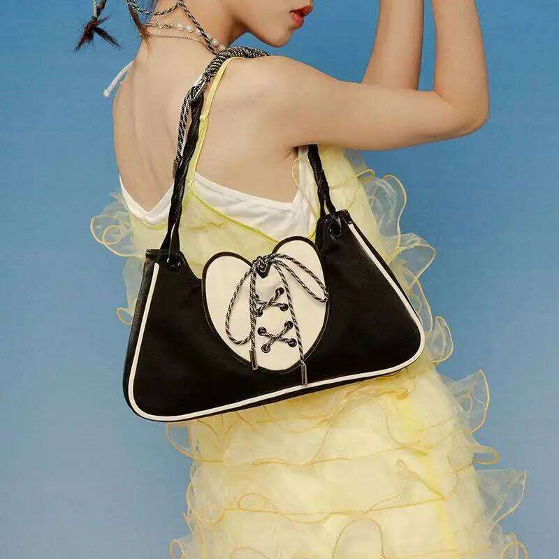 Boston Women 2025 New Summer Niche Design Sense Underarm Package Single Shoulder Body Hobos Bag Sweet Ins Half Moon Handbag