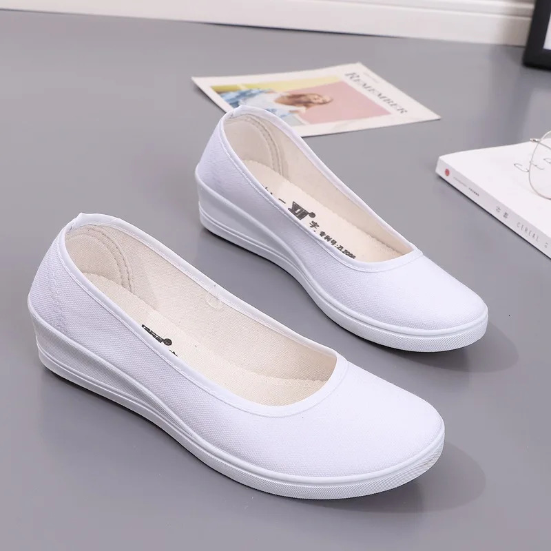 Fashionable White Nurse Shoes Beauty Salon Work Comfortable Cloth Sneakers All-white Canvas Wedge-heeled Non-slip Single Shoes 250603