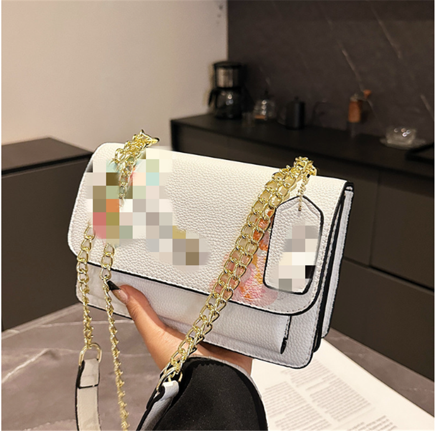 Luxurys Designers Bags Shoulder Bag Mini Handbags Pochette Accessories Crossbody Wallet Womens Purses Card Holder Messenger Purse AAWEAAAAWA
