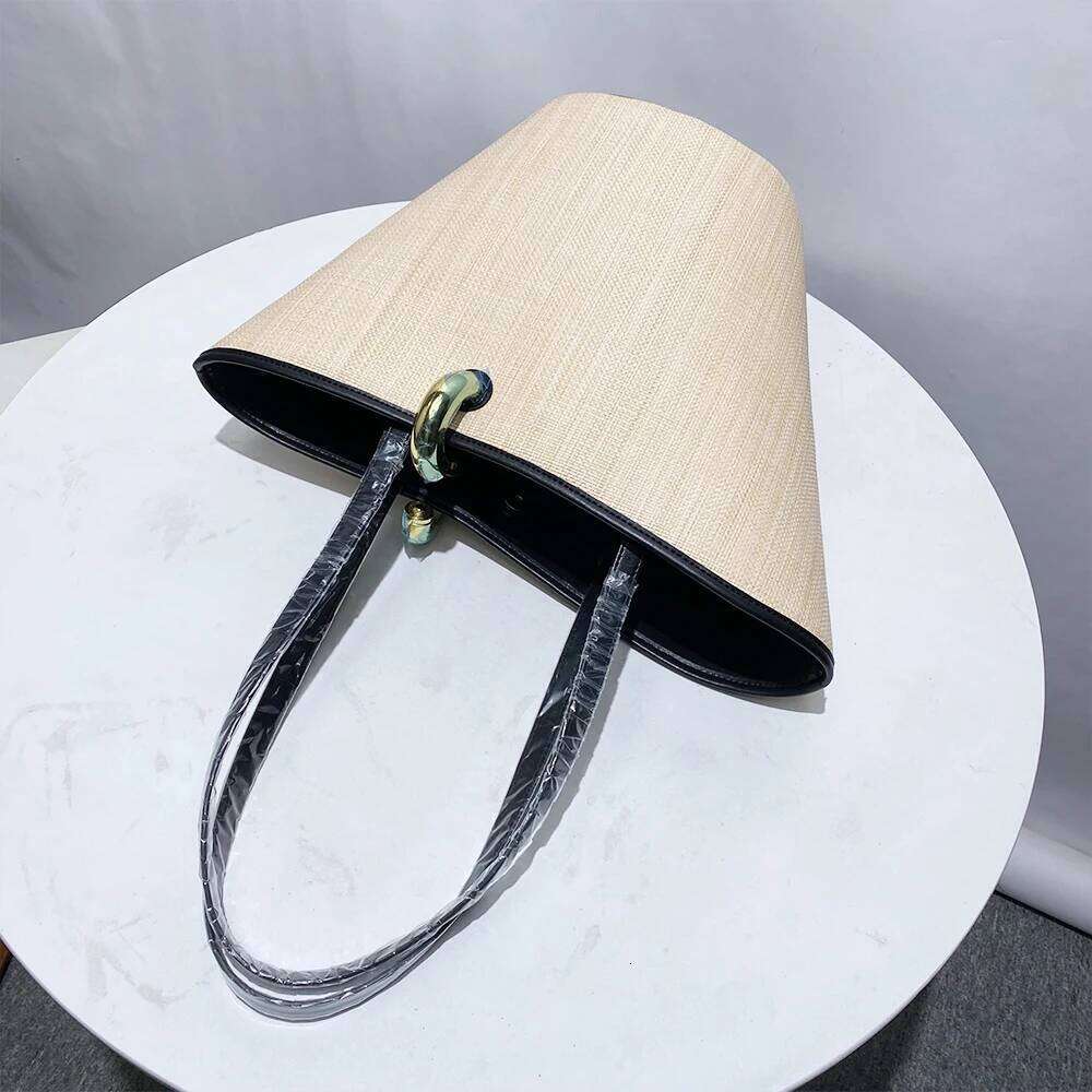 Designer Bag Large Capacity Tote For Women Designer Straw Woven Bucket Bag Metal Buckle Decoration Top Handbag And Purse