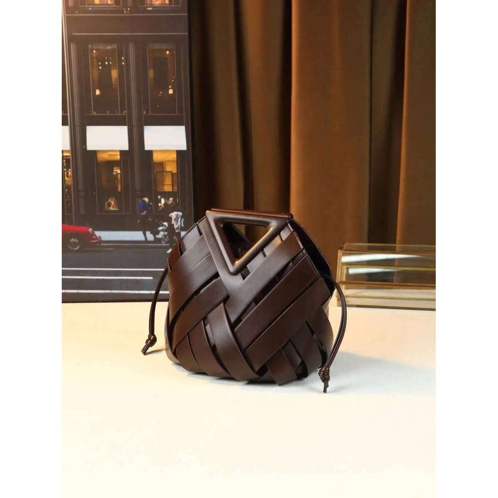 Woven Design Women Handbag, Tote Basket High-End Niche Inverted Triangle Shaped Fashion Commuter Bag, Casual Style