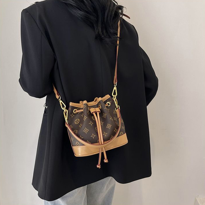 Totes 2025 New Designer Bag Artwork Crossbody Bags For Women Ladies Fashion Floral Messenger Bags