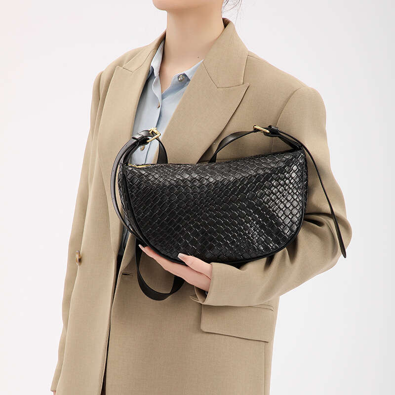 This Spring and Summer Versatile Crescent Fashion Casual Shoulder Trendy Woven Pattern Crossbody Bag