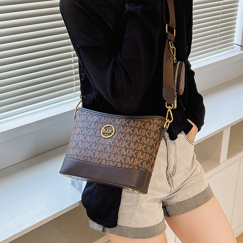 Free Shipping Trendy Women's Bags New Fashion Retro Designer Print Luxury Crossbody Bucket Bag Large Capacity Shoulder Bag