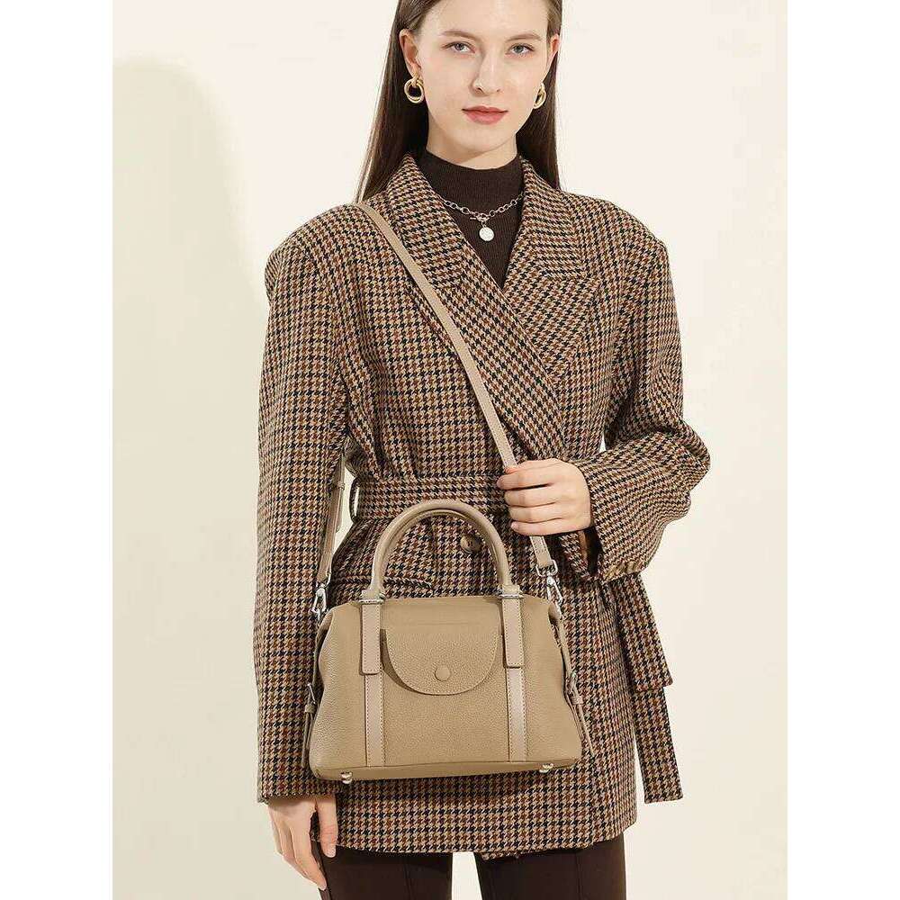 Genuine Leather Versatile Handbag For Women Design Commuter Shoulder 2025 New model High Quality Commuting Bag