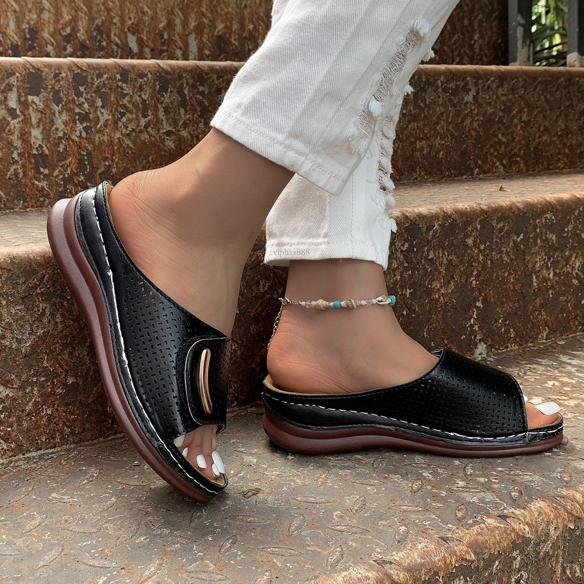 2025 New European And American Style Designer Sandals Wedge Casual Round Toe Composite Buckle PU Leather Outdoor Laser Beach Perforated One-strap Sand