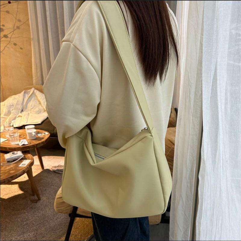 Large Capacity for Women 2023 New Soft Leather Niche Commuter Tote College Student Class Shoulder Crossbody Bag