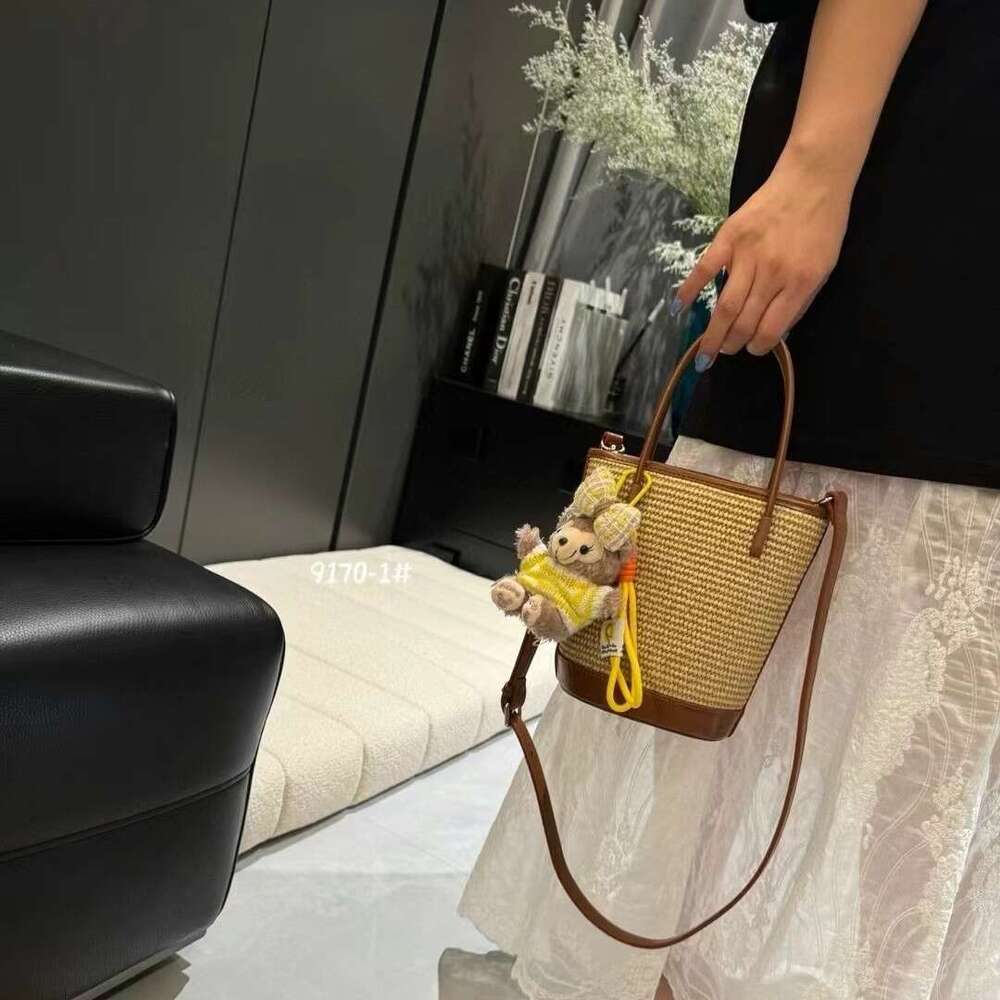 2025 New Straw Woven Commuter Handbag Casual Beach Vacation Tote Fashion Crossbody Bag