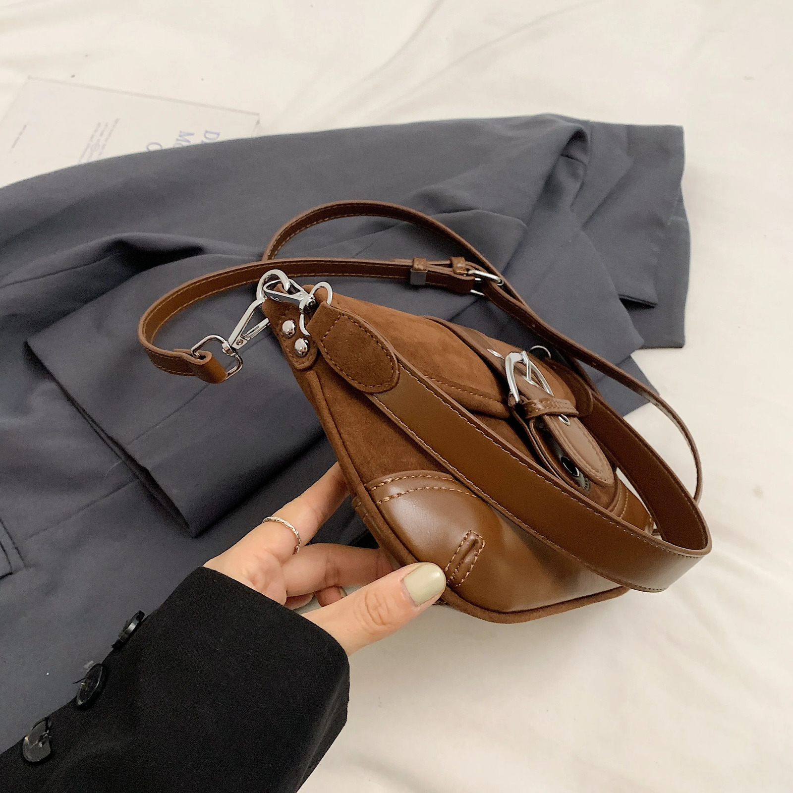 Niche texture bag fashion simple retro armpit frosted oneshoulder messenger bag 250605
