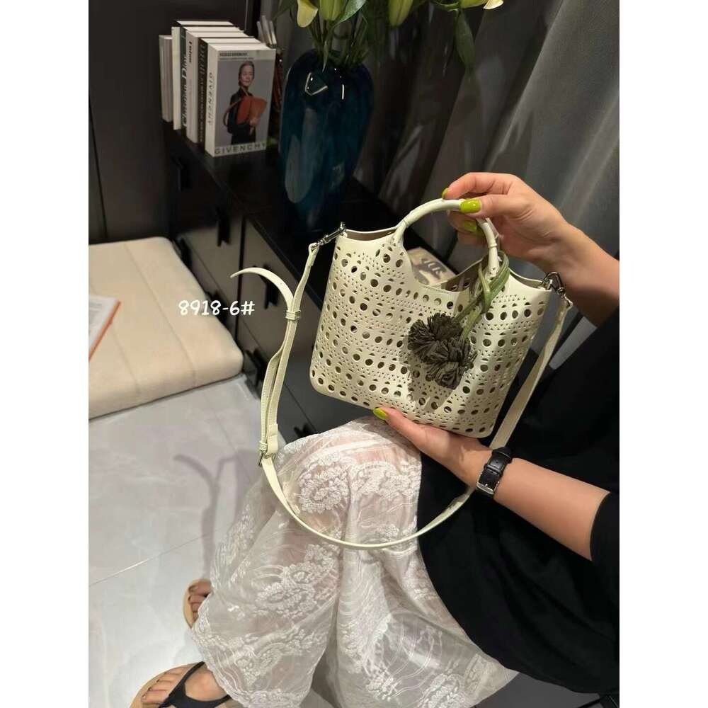 2025 New Hollow Out Handbag Summer Niche Versatile Crossbody Beach Photo Shoot Women's Bag