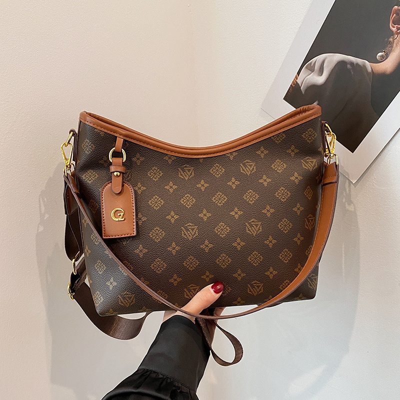 Free Shipping 2025 Designer Women's Luxury New Armband Wide Shoulder Strap Shoulder Bag Diagonal Cross Bag brown