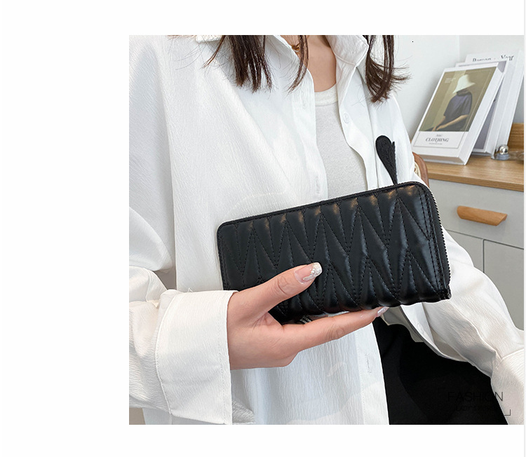 Free Shipping 2025 New Designer Bag Embroidered Women's Long Wallet Multi Card Slot Card Bag Fashionable Exquisite Practical Large Capacity Zero 