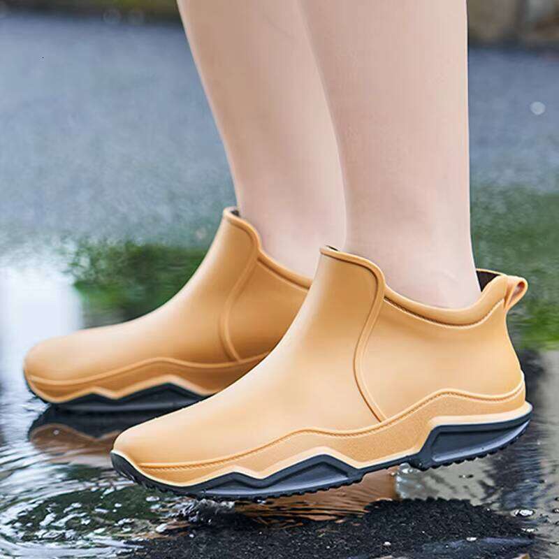 Wholesale Factory Direct Sales Rain Shoes PVC Material Waterproof Women Boots with Removable Fleece Lining