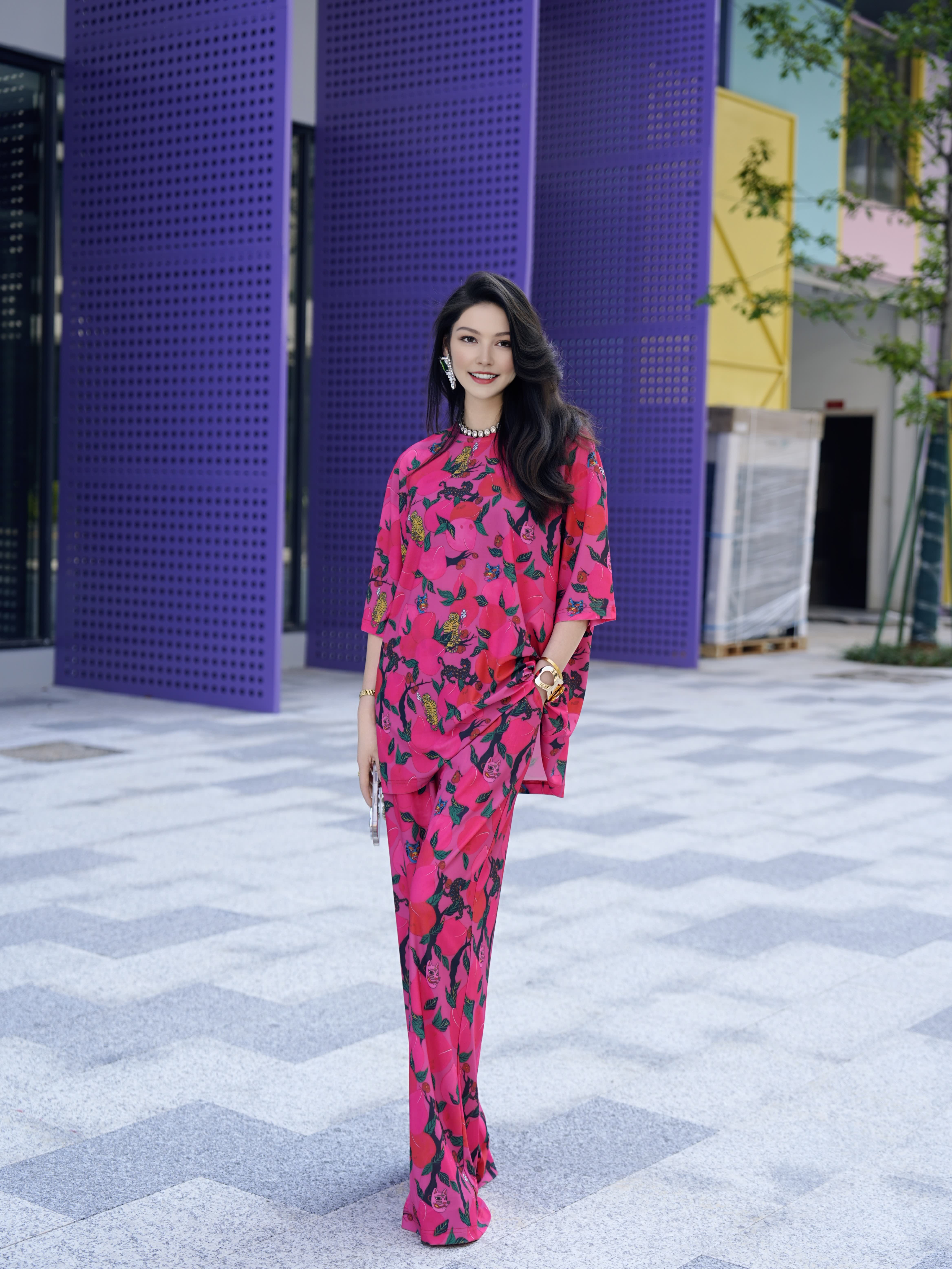 HZHJ original designer's Peach Tiger set pants look slim, stylish and luxurious