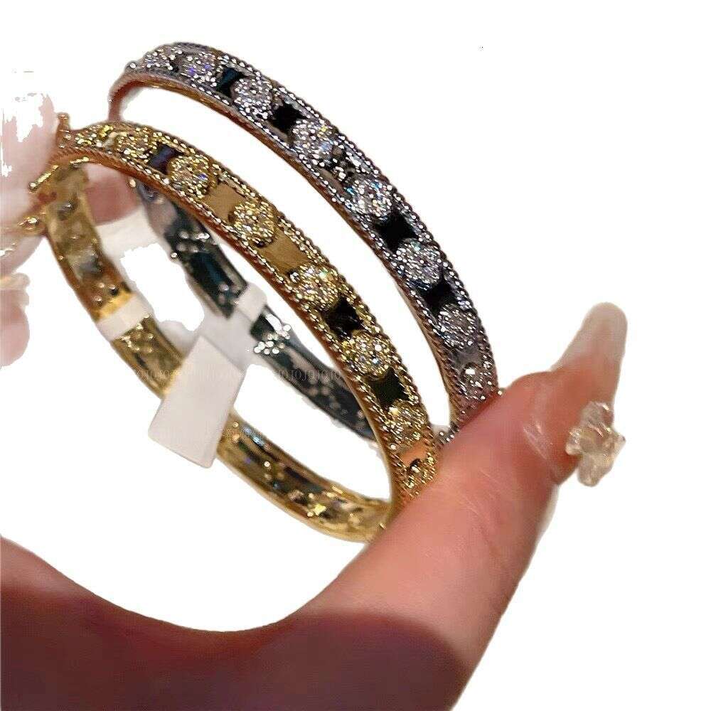 designer bracelet Super Shiny Dia-Studded Four-Petal Flower Bangle Niche Minimalist Style Bracelet Elegant Light High-End Sense Jewelry for Women with