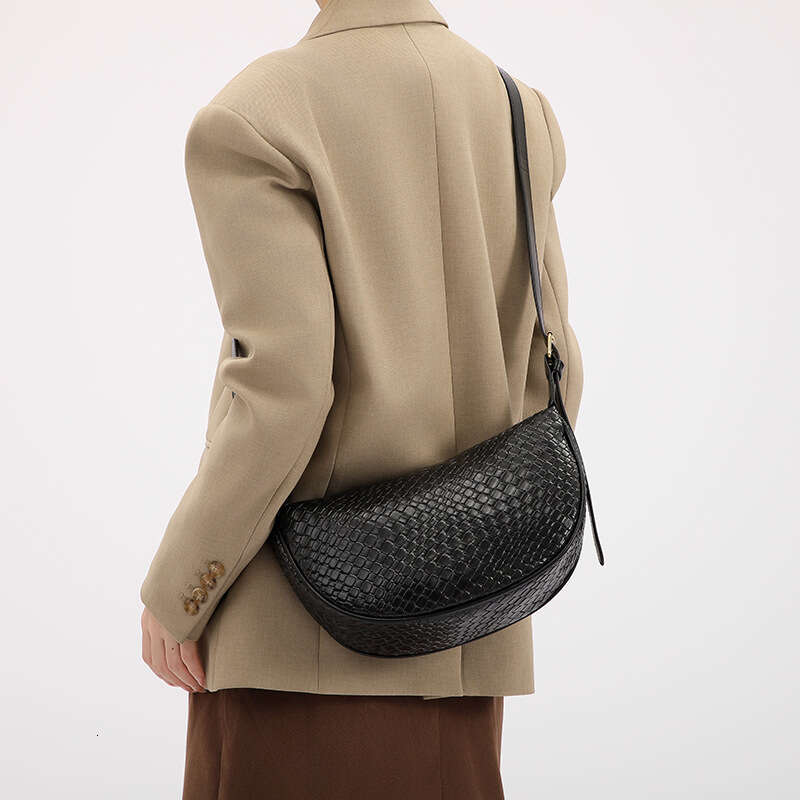 This Spring and Summer Versatile Crescent Fashion Casual Shoulder Trendy Woven Pattern Crossbody Bag
