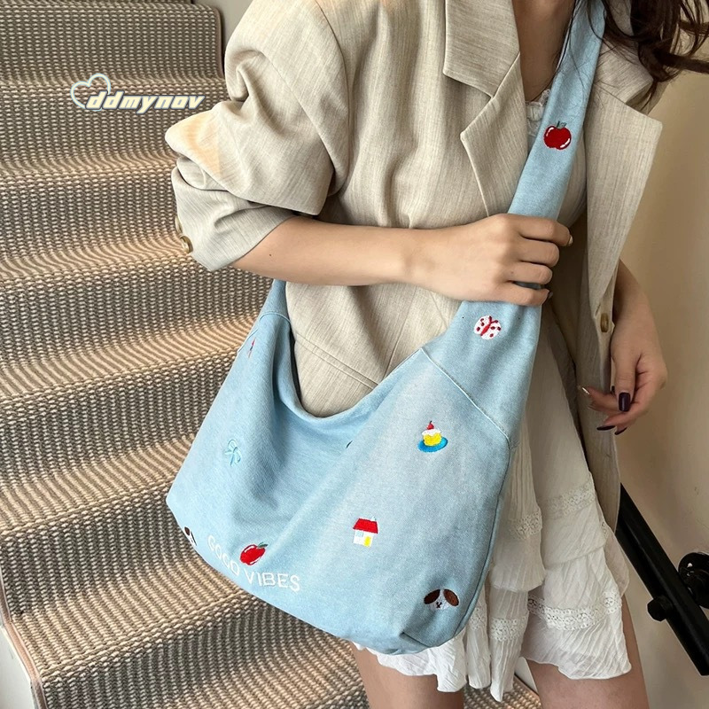 2025 Korean Style Embroidered Denim Crossbody for Women New Niche Large Capacity Commuter Canvas Shoulder Tote Bag ddmynov