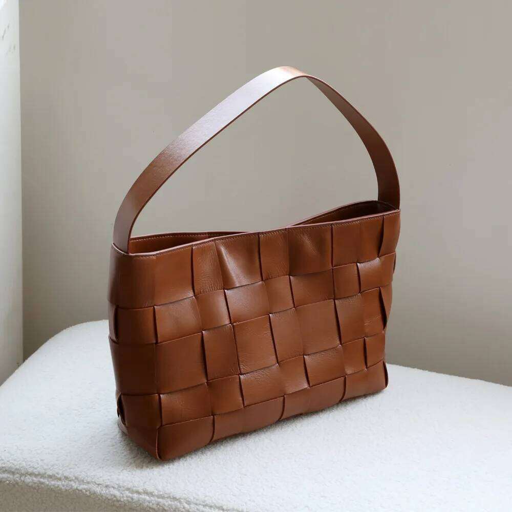 French genuine leather woven tote 2025 new niche design first layer cowhide large capacity vintage ladies shoulder bag