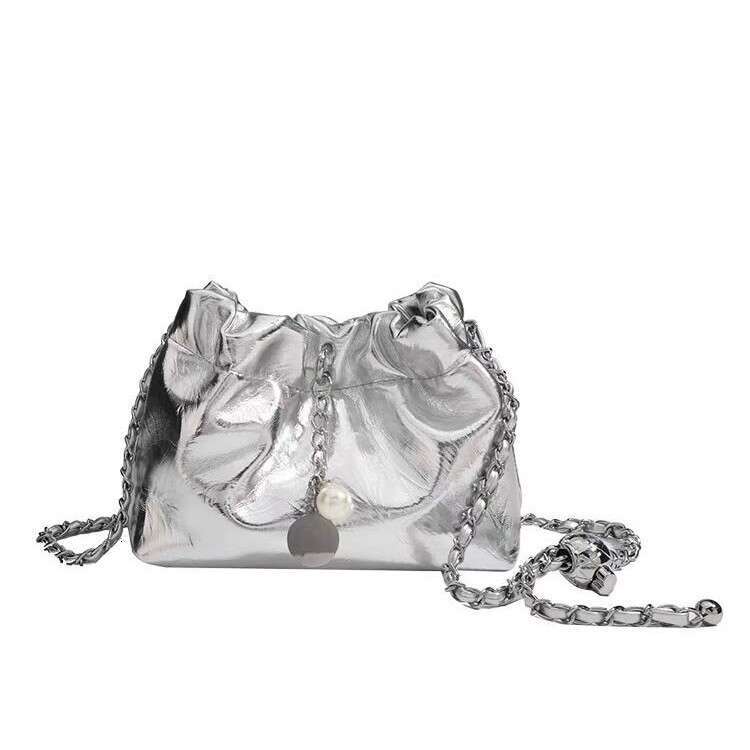 2025 New High-End Wrinkled Cloud Bucket Niche Light Luxury Versatile Chain Fashion Single Shoulder Crossbody Women's Bag