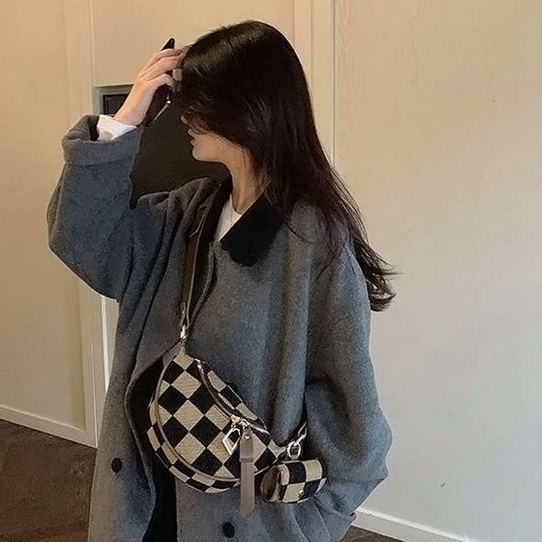 2025 New Checkerboard Single Shoulder Crossbody Fashion Color-Block Plaid Waist Elegant Commuter Chest Bag