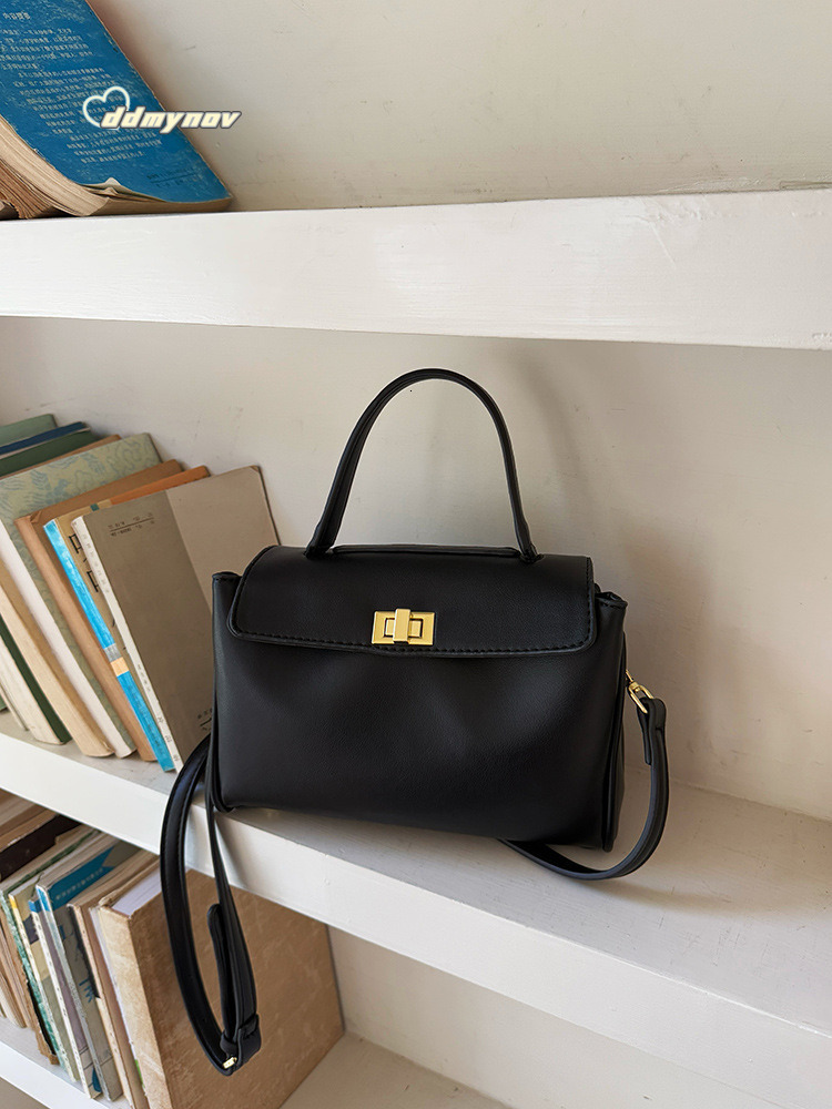 Soft PU Leather Handbag 2025 New Fashion Single Shoulder Crossbody Women's Versatile Commuter Small Square Bag ddmynov