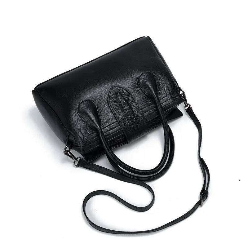 Real Leather New Versatile Single Shoulder Crossbody Fashionable Women's Bag, Luxurious Handbag 2025/06/10