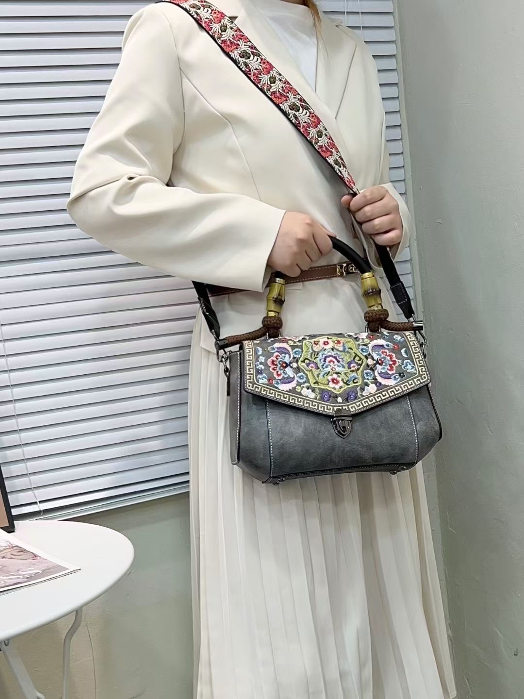 RH8773 Chinese Floral - Embroidered Handbags designer bag Support customization