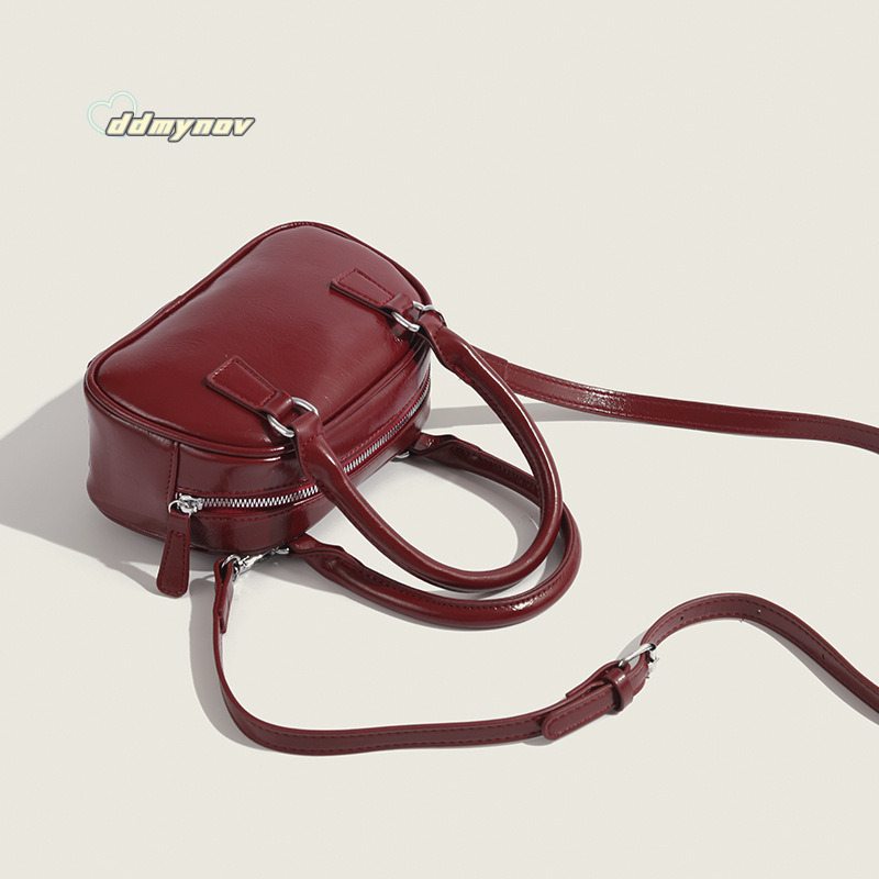 2025 New Red Underarm for Women Korean Style Niche Design Handheld Small Square Light Luxury Crossbody Bowling Bag ddmynov