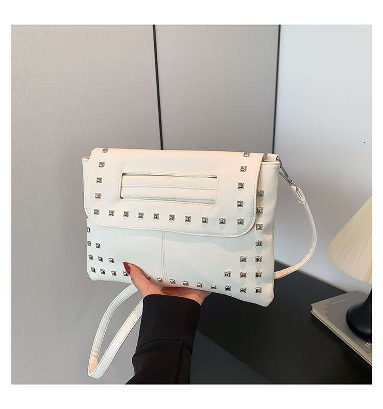 2024 New Stylish Personality Underarm Fashion Rivet Women Envelope Chain Crossbody Bag GUHUISHU