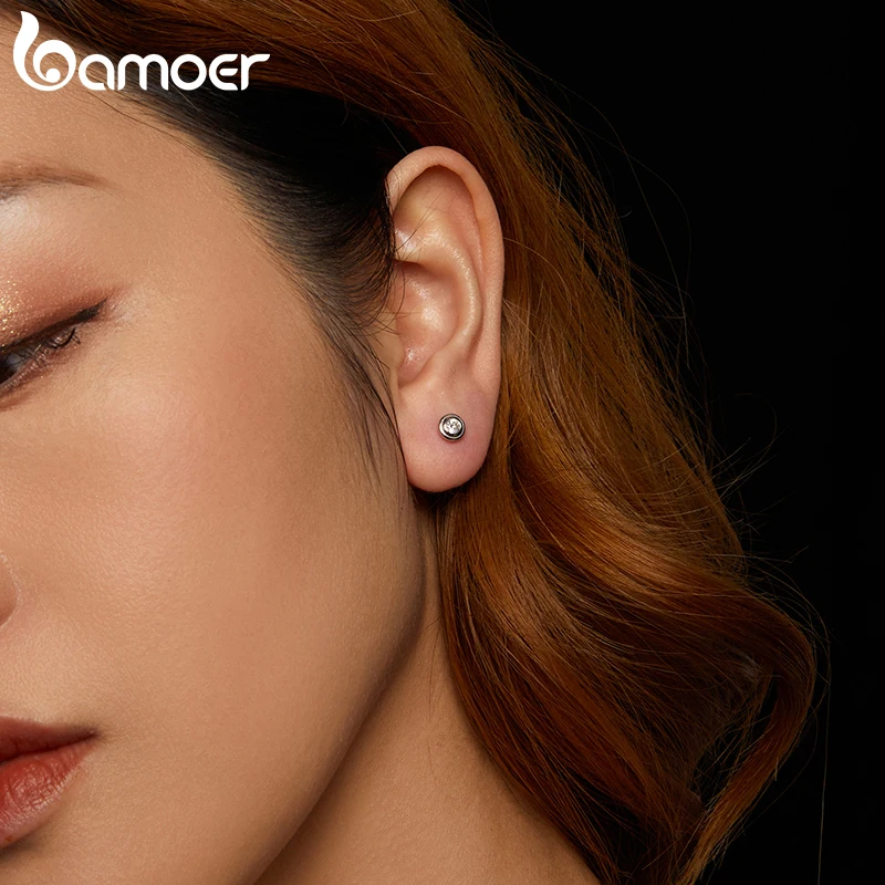 BAMOER Moissanite Diamond Earrings for Women White Gold Plated 925 Sterling Silver Bezel Set Round Studs Fine Jewelry Women Man Diamond Gift MSE083