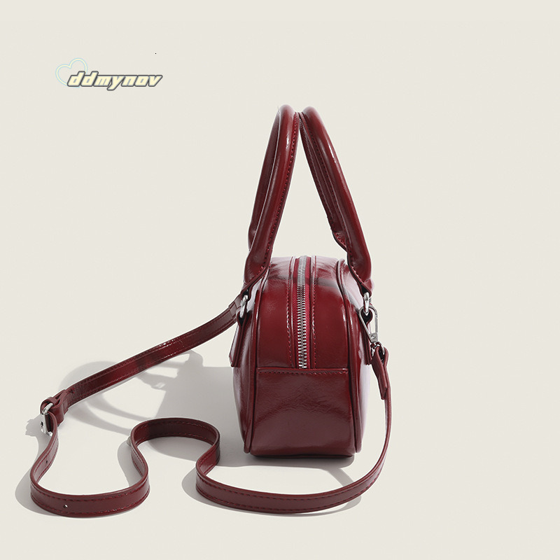 2025 New Red Underarm for Women Korean Style Niche Design Handheld Small Square Light Luxury Crossbody Bowling Bag ddmynov