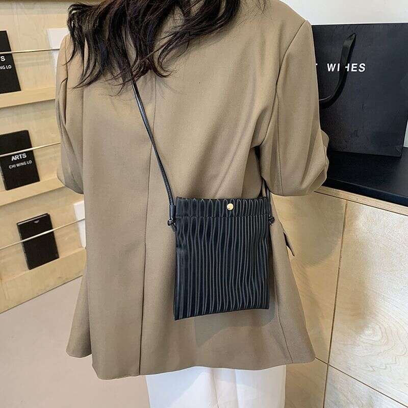 black shoulder bag Capacity Single Shoulder Crossbody for Women 2025 New Trendy Fashion Envelope Bag