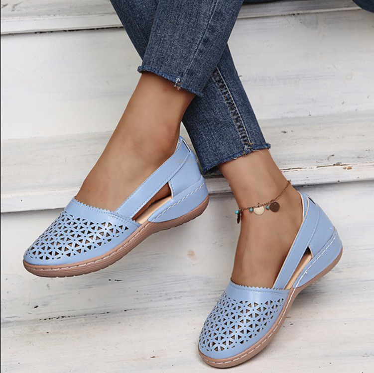2025 Summer Beach Export Plus Size Casual Sandals For Women European Designer Sandals And American Style Wedge Hollow Solid Color Low Heel Outdoor San
