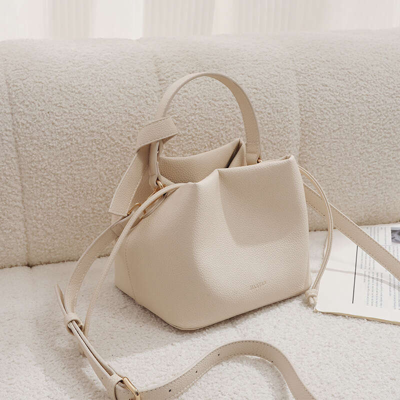 New Genuine Leather Texture Commuter Versatile Shoulder Crossbody Bag Niche Fashion Handbag for Women