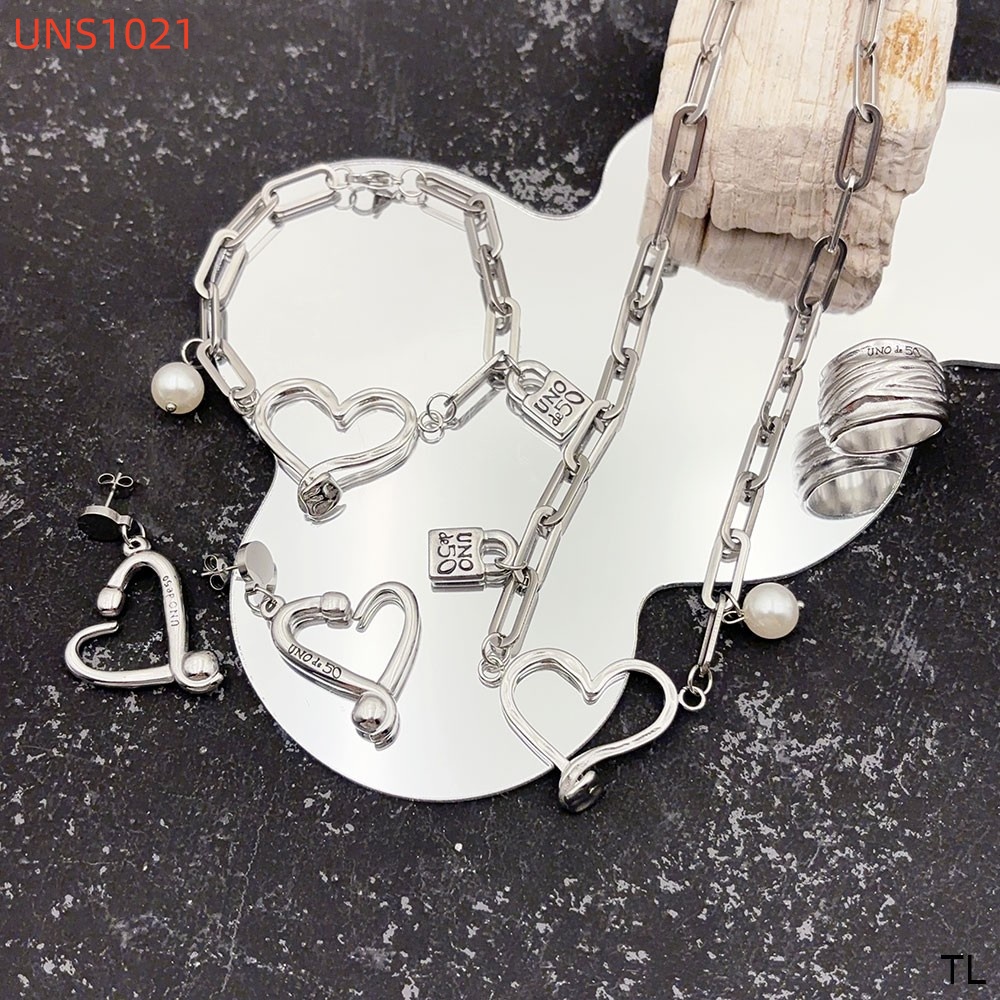 New Fashion Women Men Silver Gold Stainless Steel Uno de50 Key Lock Heart Flower Butterfly Drop Black Oil Bead Pendant Bracelet Sets Jewelry