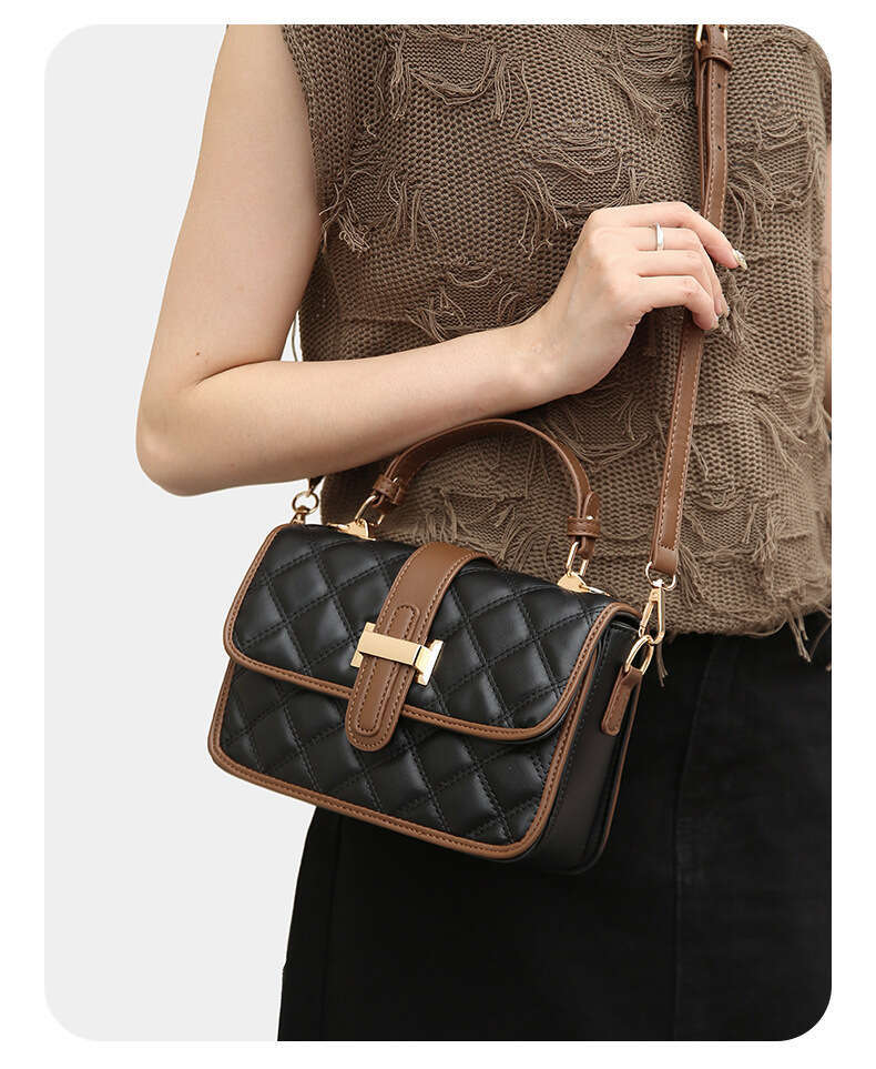 2025 New Quilted Chain Crossbody High-end Handheld Shoulder Fashion Simple Versatile Light Luxury Small Square Bag