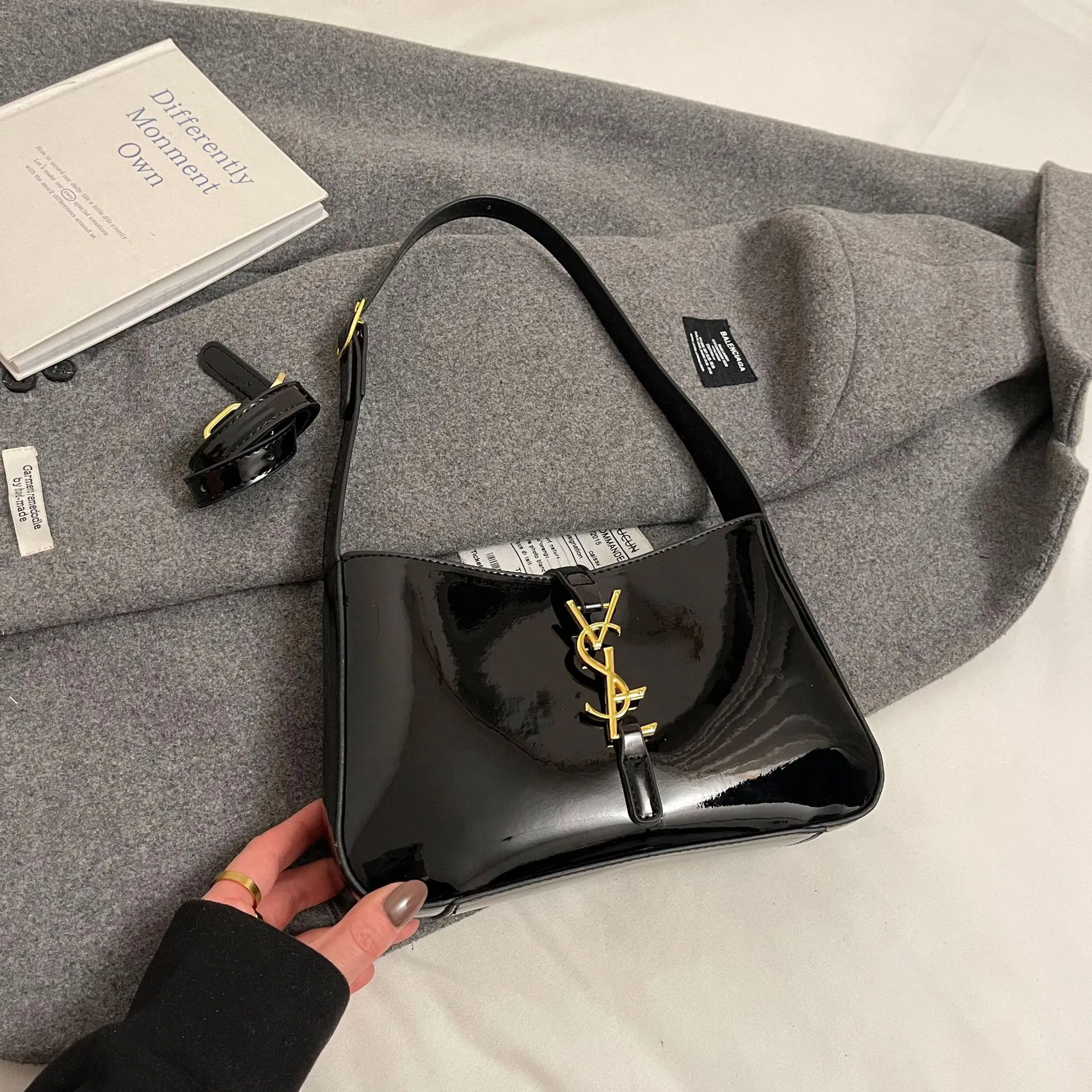 Designer Bag Shoulder Bag Luxury Bag Underarm Designer 2025 fashionable patent leather letter underarm shoulder female bag