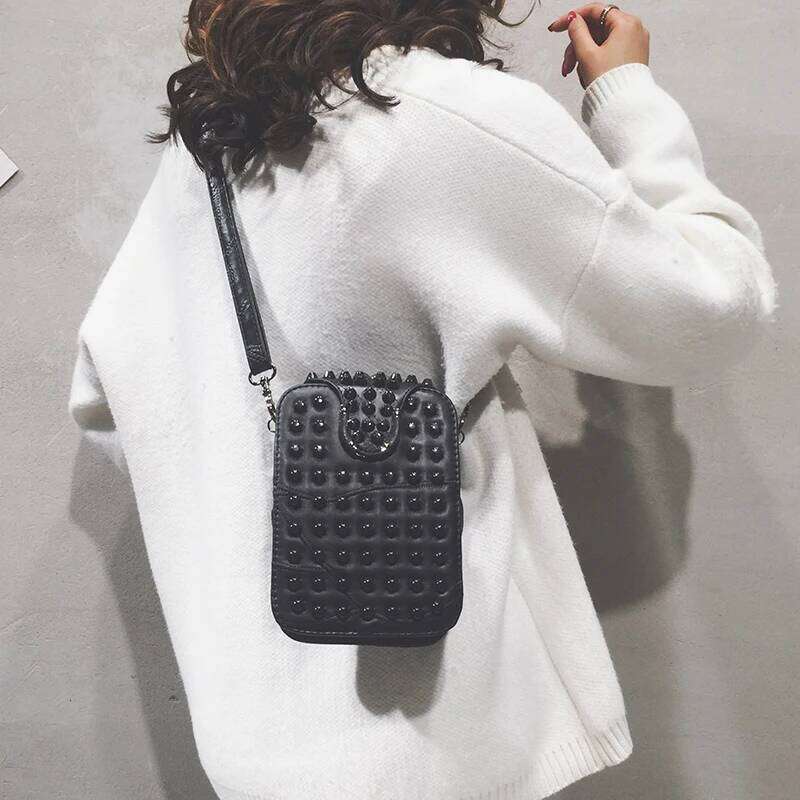 Designer Rivet Shoulder Bag Women Fashion Crossbody Purse For Grils Multi Pocket Phone Zero Wallet Soft Leather Handbag Carteras