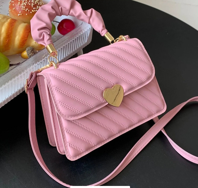 Free Shipping New Designer Bag For 2025 Cross-border Women's Bag Fashion And Retro Heart Pleated Handbag Heart-shaped Stylish Luxury Wallet Embos