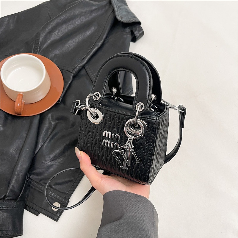 Free Shipping 2025 Designer Women's Luxury Fashion Style One Shoulder Handbag Cross Shoulder Small Square Bag black