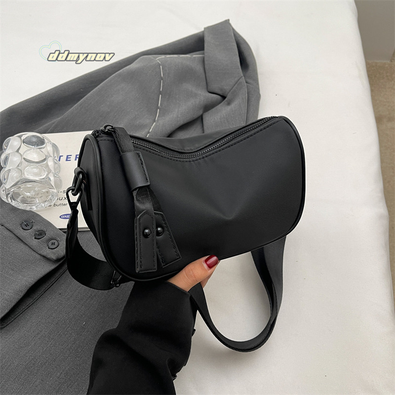Oxford Cloth for Women 2024 New Korean Fashion Single Shoulder Saddle Trending Wide Strap Crossbody Bag This Year ddmynov