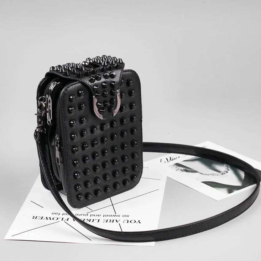 Designer Rivet Shoulder Bag Women Fashion Crossbody Purse For Grils Multi Pocket Phone Zero Wallet Soft Leather Handbag Carteras