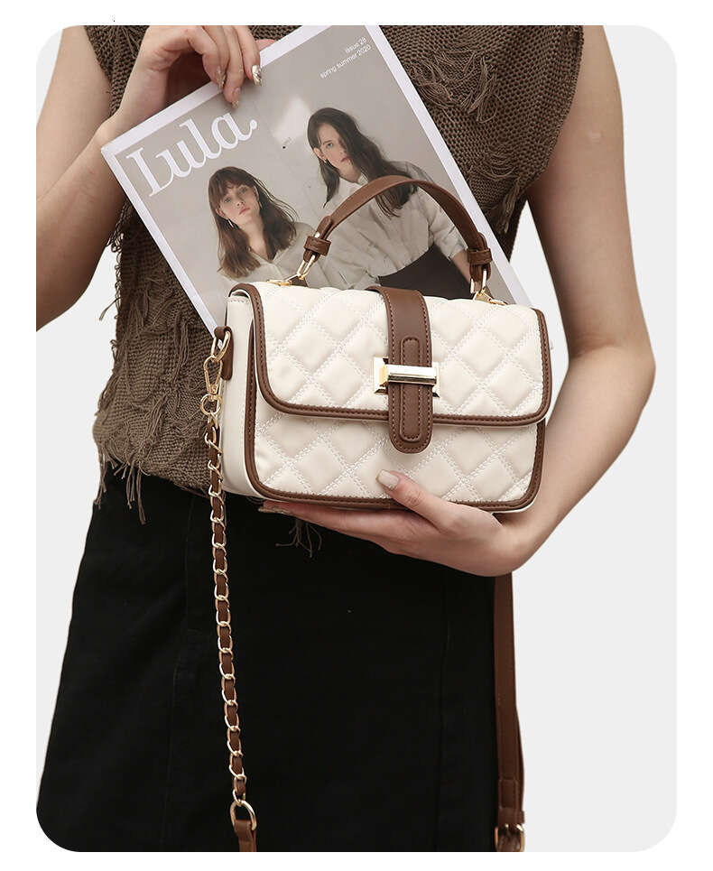 2025 New Quilted Chain Crossbody High-end Handheld Shoulder Fashion Simple Versatile Light Luxury Small Square Bag