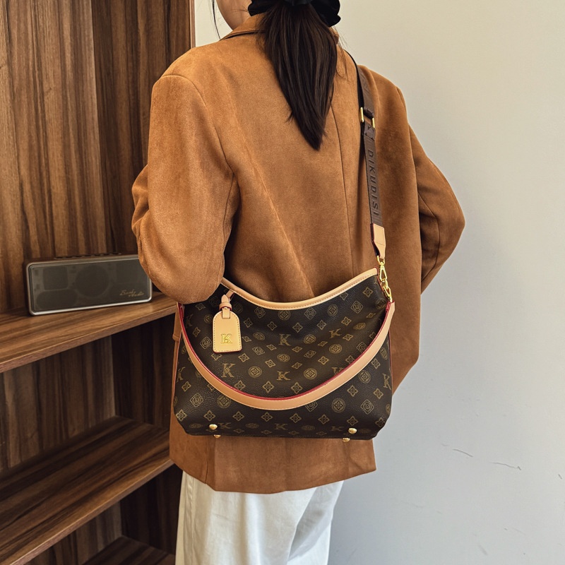 Free Shipping 2025 Designer Women's Luxury New Large Bag, Single Shoulder Underarm Bag, Fashion Commuter Bag