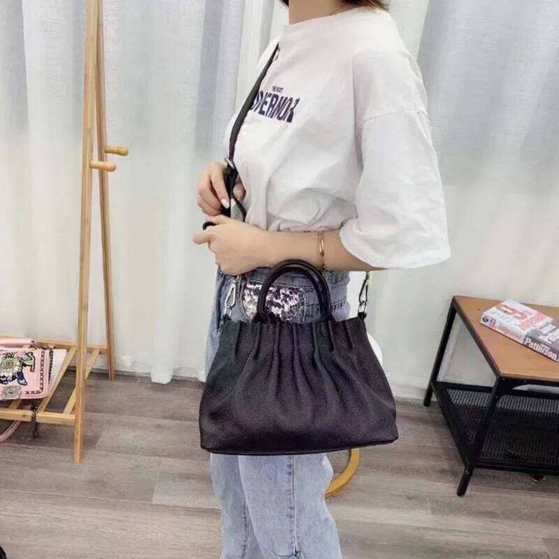 New Genuine Leather Women's Handbag, Pleated Fashionable Commuting Shoulder Bag, Crossbody Bag 2025/06/10